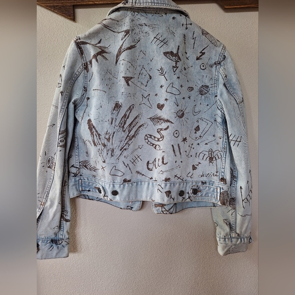BDG Urban Outfitters Womens Light Denim Graffiti Button Front Jacket. Size XS - Picture 6 of 6